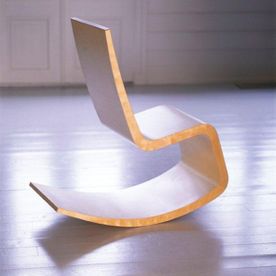 Prototype av en gyngestol designet av Terje Meyer